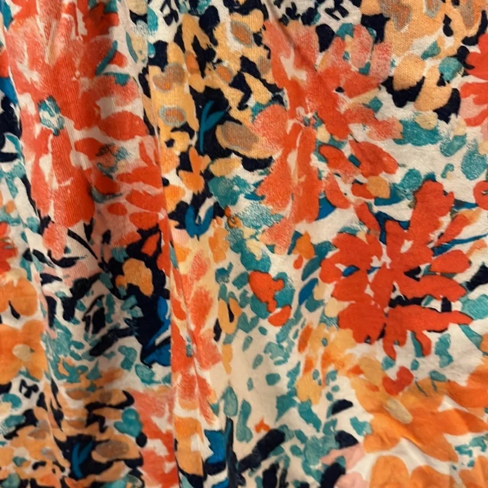 Floral Vneck Tshirt - Picture 2 of 2